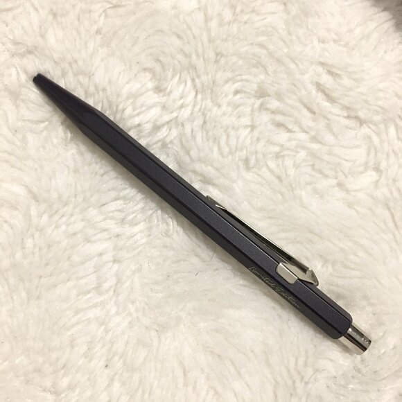 NWT Caran D'Ache Limited Edition Swiss-made Purple Pen, Black Ink, White… - Picture 7 of 13